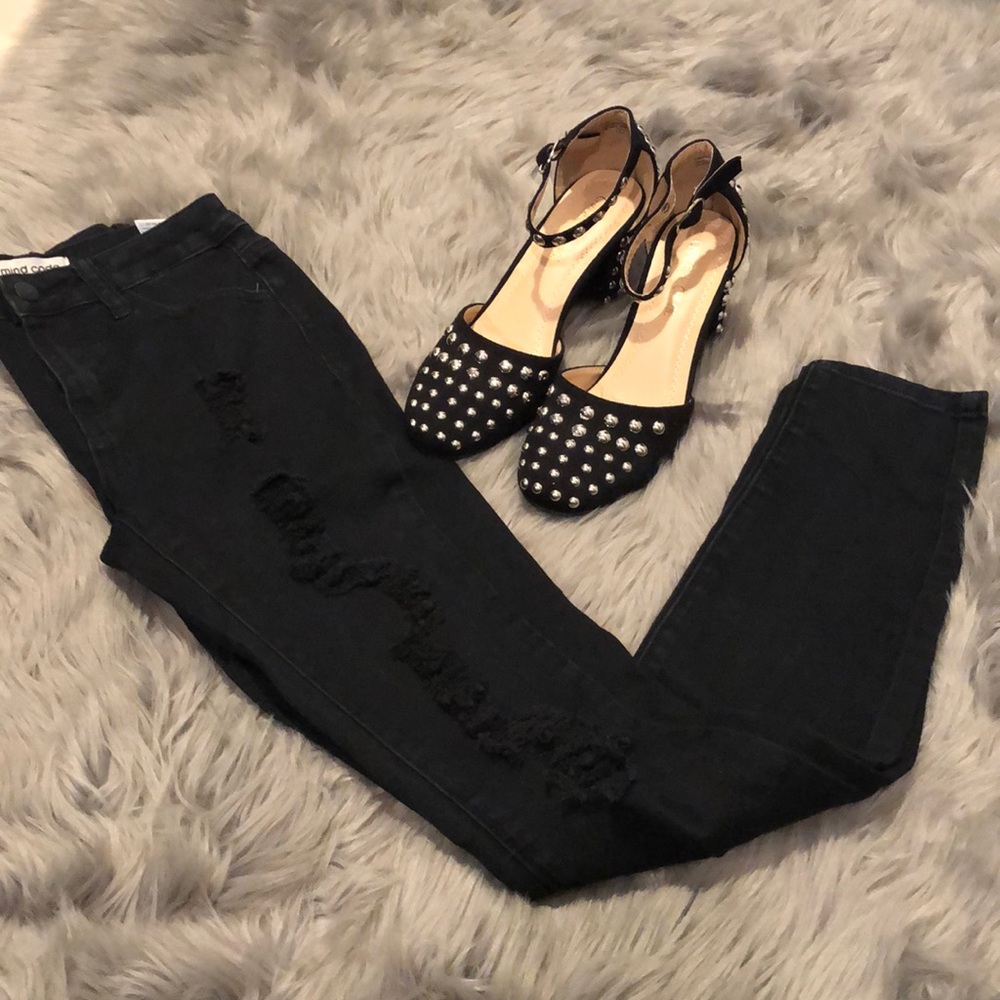 Mind Code-distressed skinny jean w subtle rips🖤